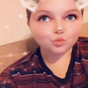 Meet your Posher, Caitlin